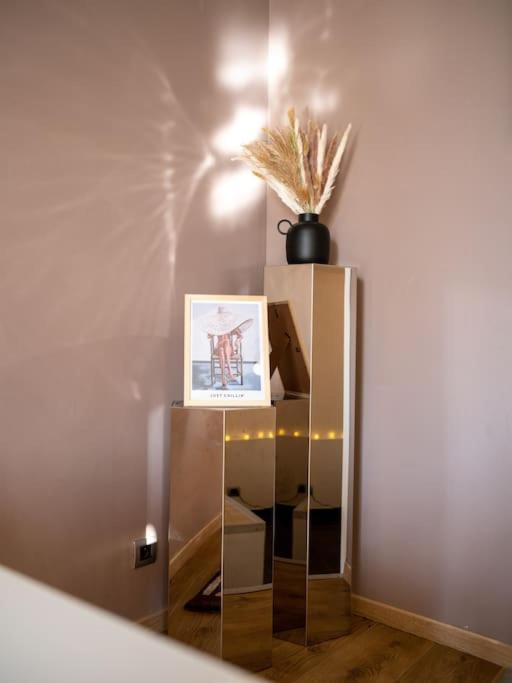 Appartement Tout Equipe 4 Couchages Avec Terrasse Et Parking Venelles Ngoại thất bức ảnh