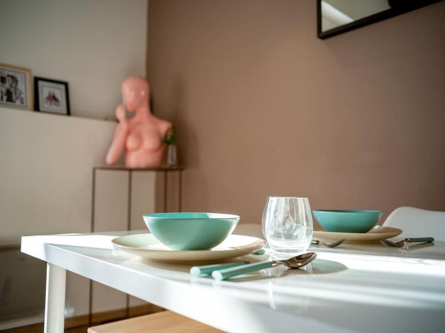 Appartement Tout Equipe 4 Couchages Avec Terrasse Et Parking Venelles Ngoại thất bức ảnh